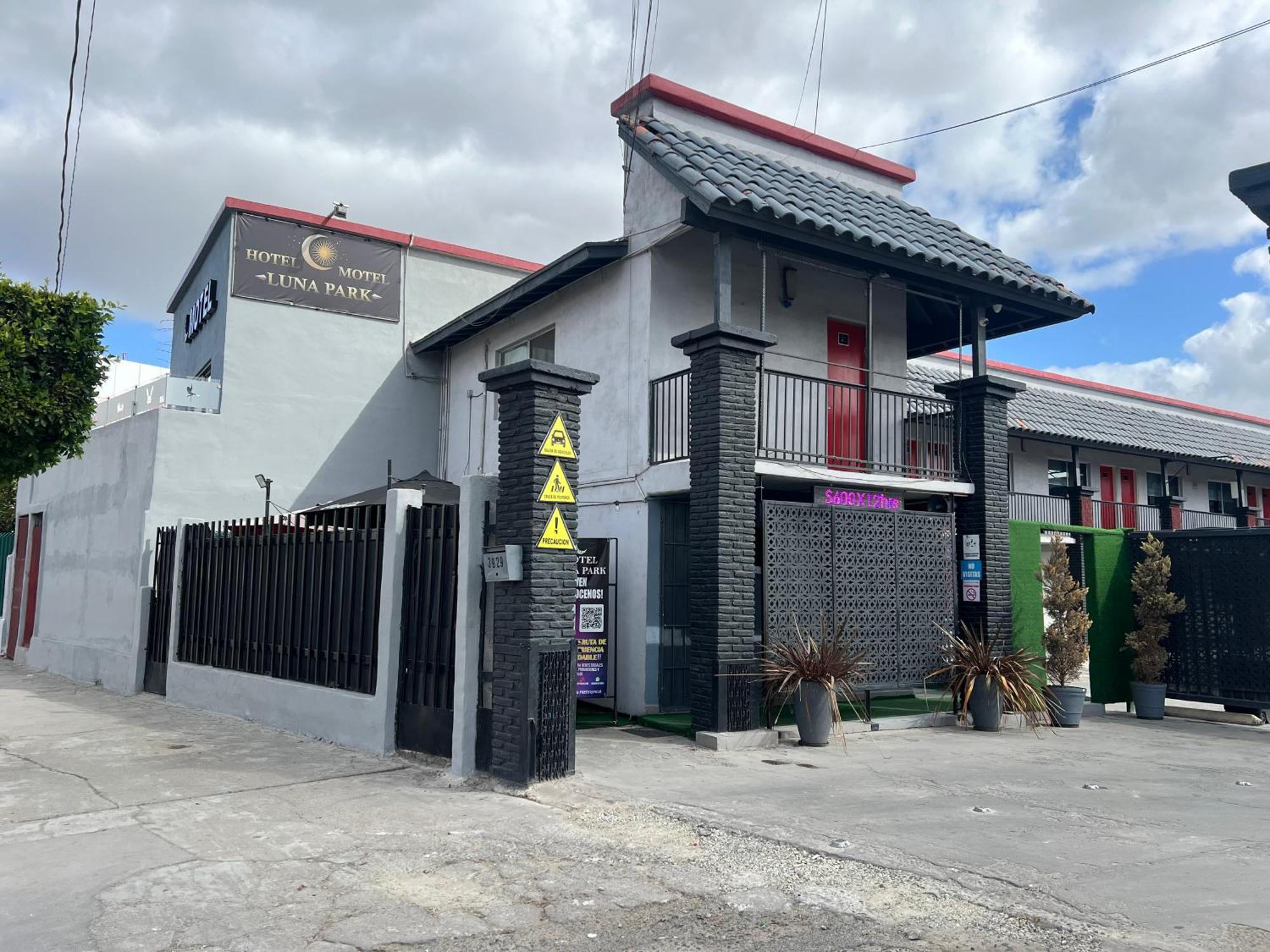Hotel Luna Park 提华纳 外观 照片
